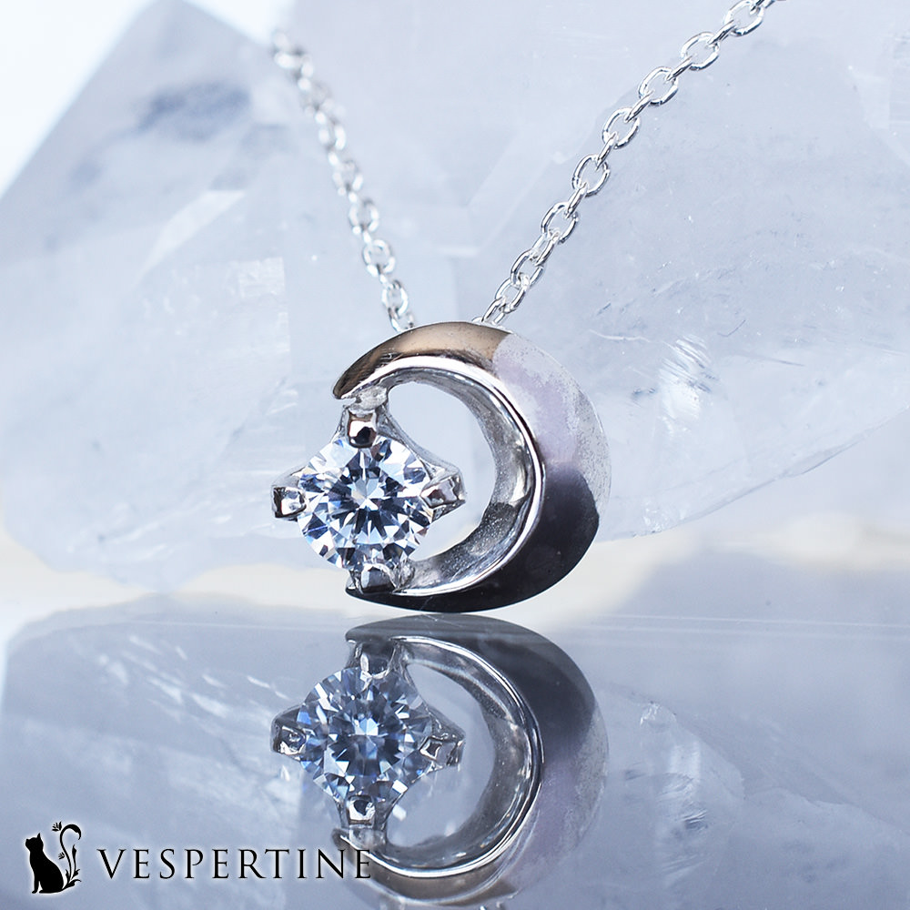 月と誕生石のネックレス